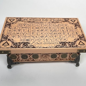 Doos met alchemiesymbolen gegraveerd op hout | occult teken | alchemistische symbolen met dierenriemmunten, houten alchemie tarotkaarthouder, sieradendoos