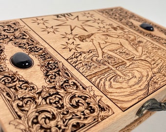 Soporte para mazo de tarot de madera grabada, caja de almacenamiento para cartas de tarot y artículos de brujería.