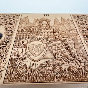 Organizador de barajas de tarot, caja de joyería de recuerdo de tarjetas de exhibición de decoración, regalos de brujas personalizados, porta cartas de tarot de La Emperatriz de la Abundancia Financiera