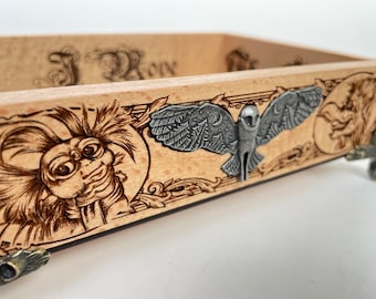 Labyrinth movie art ,small valet tray, labyrinth gift, I move the stars David Bowie Labyrinth valet tray of solid wood, Ludo labyrinth worm.