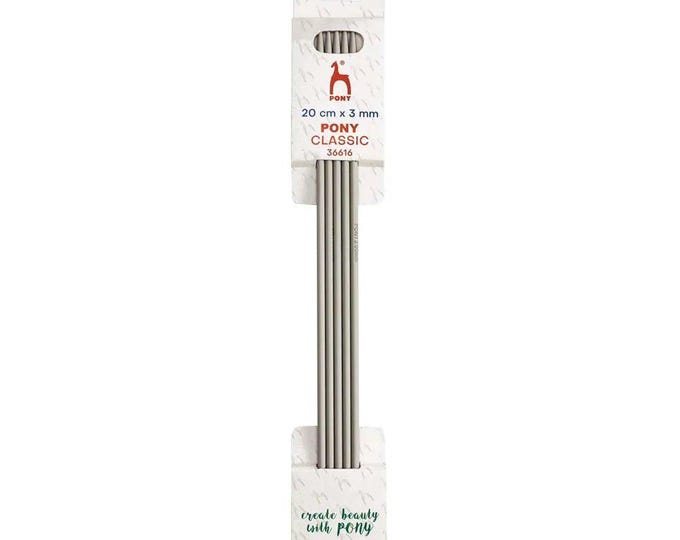 Pony 3 mm, 20 cm double pointed needles. 4 Needles.