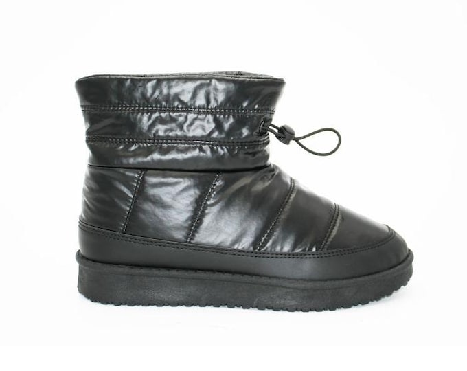 Black Quilted Winter Boots with Ankle Toggle
