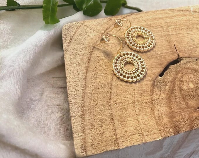 Filigree Circle Drop Earrings, Gold Filigree Dangle Earrings, Boho Circle Earrings, Vintage Style Gold Earrings, Lightweight Hook Earrings