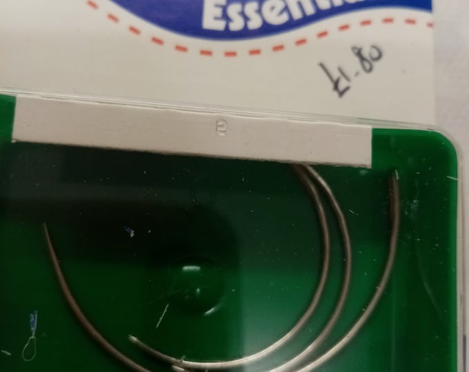 Set of three curved needles
