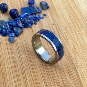 Lapis Lazuli und Edelstahl Ring, Ehering, Verlobungsring, Lapis Lazuli Ring, Geschenk zum Jahrestag, gepunkteter Ring, Bohemian Schmuck,