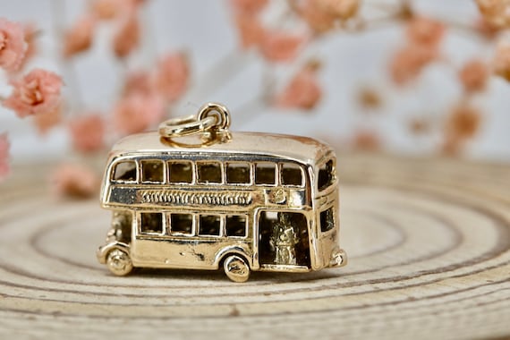 Bus charm shop