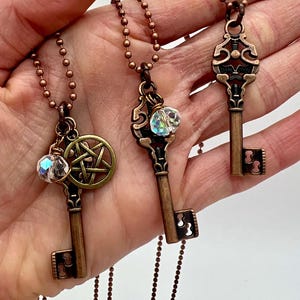 Collar de llave de bruja, llave maestra de cobre, estilo vintage, llave de Hécate, altar, gótico, caprichoso, Mayfair, joyería de magia de brujas, cadena larga