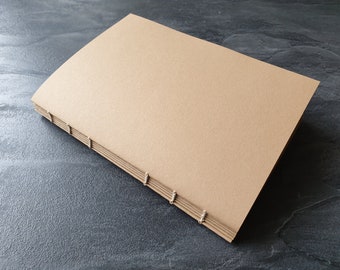 Handgefertigtes Skizzenheft, 100% Recycling Kraftpapier, DIN A5  (148x210mm), 96 Seiten, Hochformat