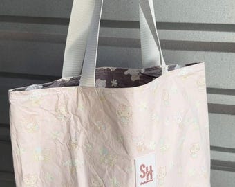 Borsa tote reversibile Kawaii Friends x Hawaii in Tyvek impermeabile antispruzzo color crema/rosa con grigio scuro di Shop Haven Mae