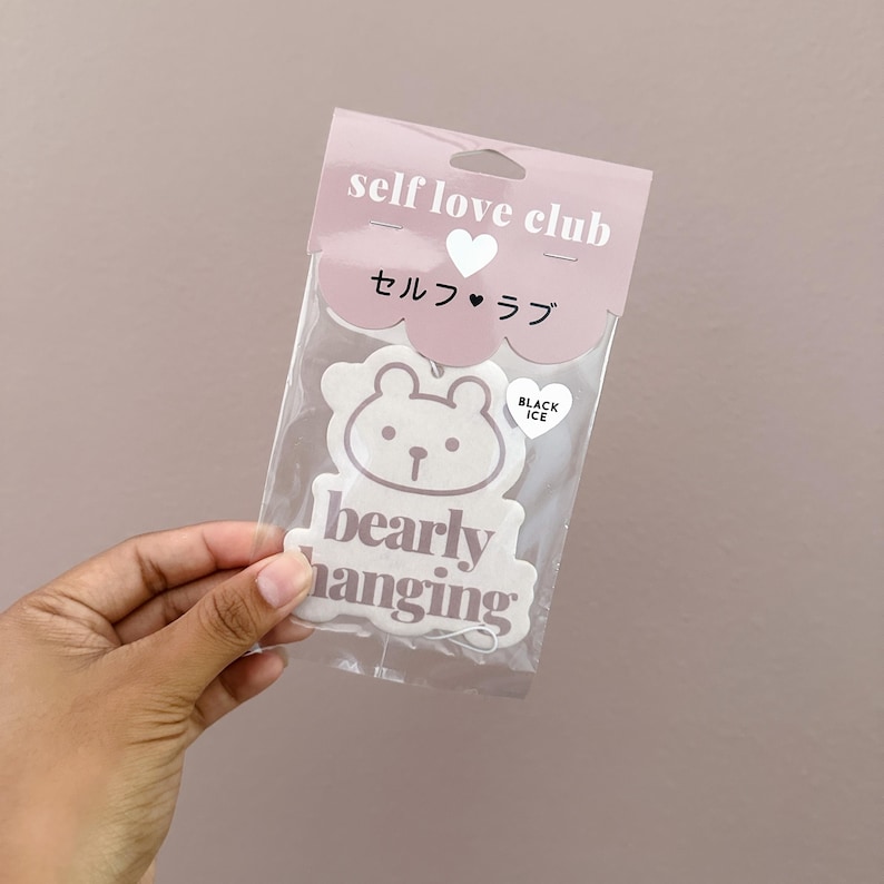 Bearly Hängande Svart Is Doftande Filt Luftfräschare för Bilar Exklusiv Design | Shop Haven Mae bild 1