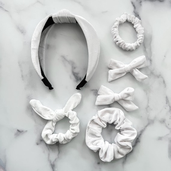 VELVET MINI SCRUNCHIE WHITE VELVET MINI SCRUNCHIE WHITE
