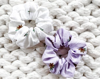 Lilas | Scrunchie de fleurs texturées blanches | Scrunchie Haven