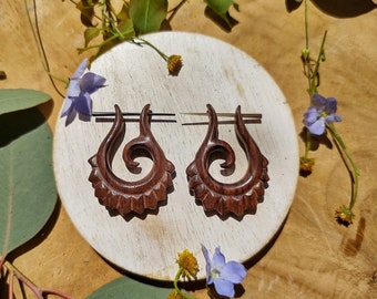 Tribal örhängen, Träspiralörhängen