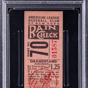 Puede incluir: Un boleto de lluvia vintage para el American League Baseball Club de Nueva York. El boleto está fechado el 29 de agosto de 1946 y es para una admisión en la tribuna. El boleto está numerado 70 y 01587. El precio es de $1.25. El boleto está en excelente estado.