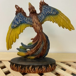 Grieks standbeeld Feniks Standbeeld Feniks Mythische vogel Gekleurde feniks Egyptische feniks Griekse mythologie Fantasiebeeld Fantasiehoutdecor