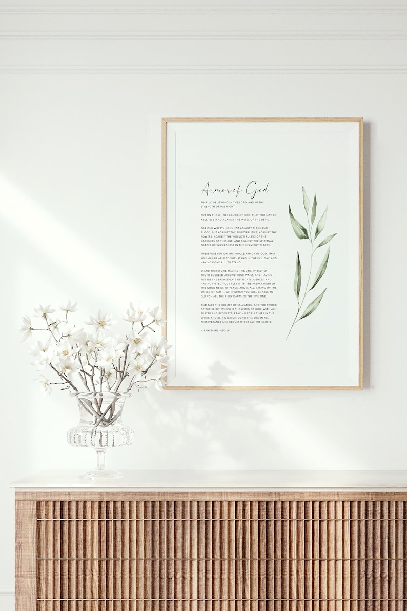 K&ouml;nnte beinhalten: Ein gerahmter Druck mit wei&szlig;em Hintergrund und schwarzem Text. Der Text ist ein Zitat &uuml;ber die R&uuml;stung Gottes aus Epheser 6,10-18. Der Druck ist mit einer Aquarellillustration eines gr&uuml;nen Blattwerks verziert.