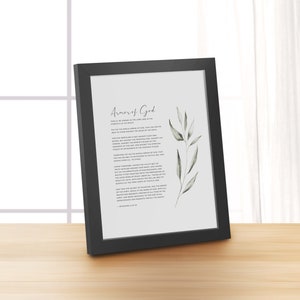 K&ouml;nnte beinhalten: Ein gerahmter Druck mit einem schwarzen Rahmen und wei&szlig;em Hintergrund. Der Druck zeigt eine Aquarell-Illustration eines gr&uuml;nen, belaubten Zweigs und Text, der "R&uuml;stung Gottes" lautet, sowie eine Passage aus Epheser 6,10-18.