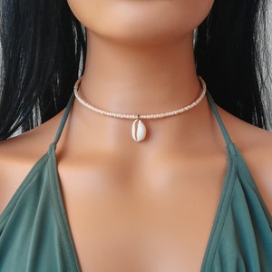 Beige beaded choker, white shell choker, simple beaded choker, summer beaded choker, minimal beaded choker, boho choker, summer necklace