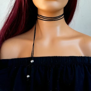 Tour de cou en daim noir, tour de cou en cuir noir, tour de cou bohème, tour de cou cravate, tour de cou long, bijoux vintage, collier en cuir