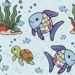 Könnte beinhalten: Ein sich wiederholendes Muster mit Cartoon-Meeresbewohnern. Das Design umfasst bunte Fische mit Regenbogen-Schuppen, kleine blaue Fische, eine grüne Schildkröte und eine rote Krabbe, alles vor einem hellblauen Hintergrund mit Blasen.