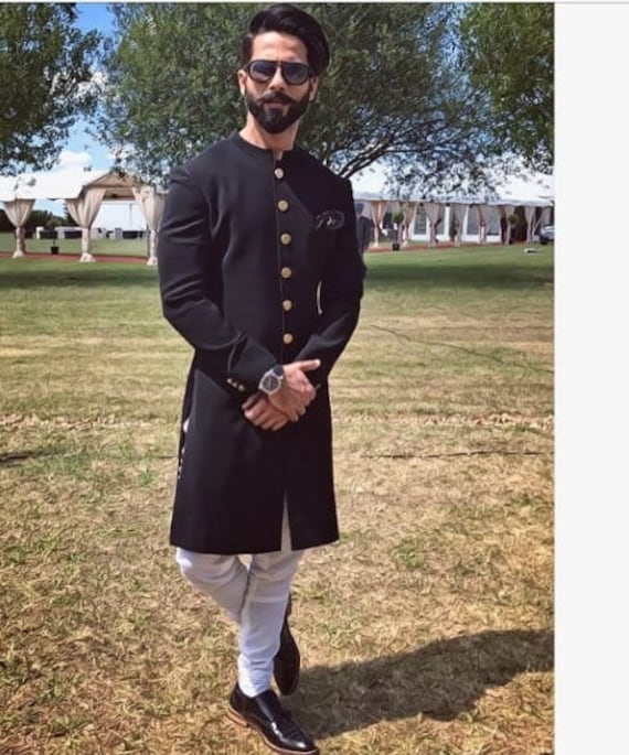 Sherwani for Groom in Pakistan Mens Wear Wedding Dresses