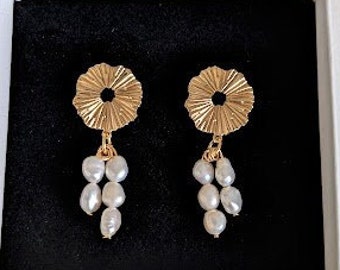 Boucle d'oreille "Albane", Plaqué or et perles d'eau douce