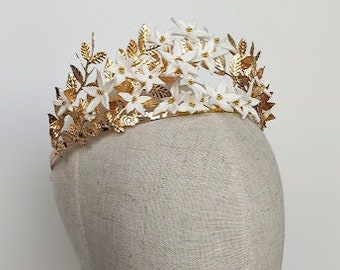 Couronne "Jasmine", couronne de mariée, casque nuptial, fleurs de porcelaine blanche, diadème romantique, Tiare romantique