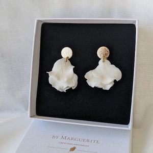 Boucles d'oreilles Diane, plaqué or et pétales de porcelaine image 6