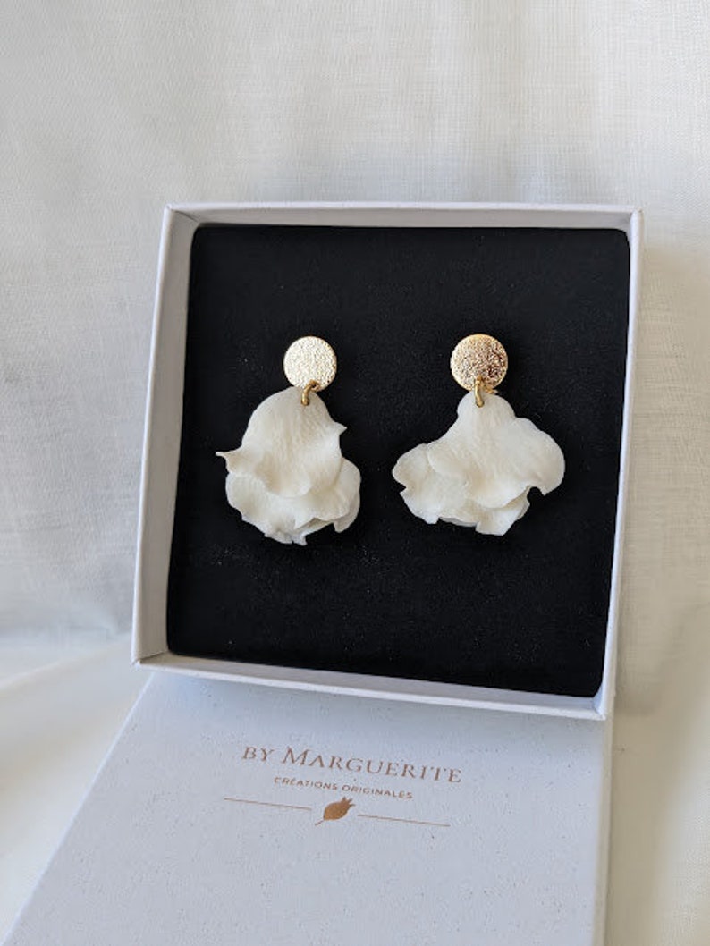 Boucles d'oreilles Diane, plaqué or et pétales de porcelaine image 6