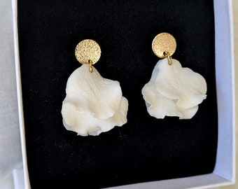 Boucles d'oreilles "Diane", plaqué or et pétales de porcelaine