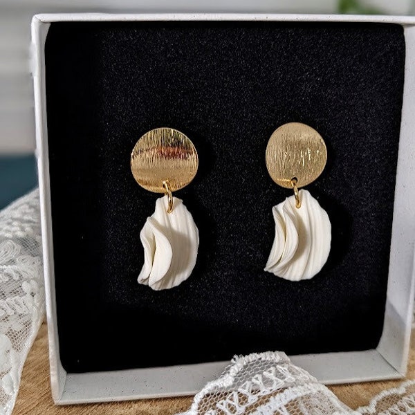 Boucles d'oreilles pendantes "Chloe", Plaqué or, Blanc et Or