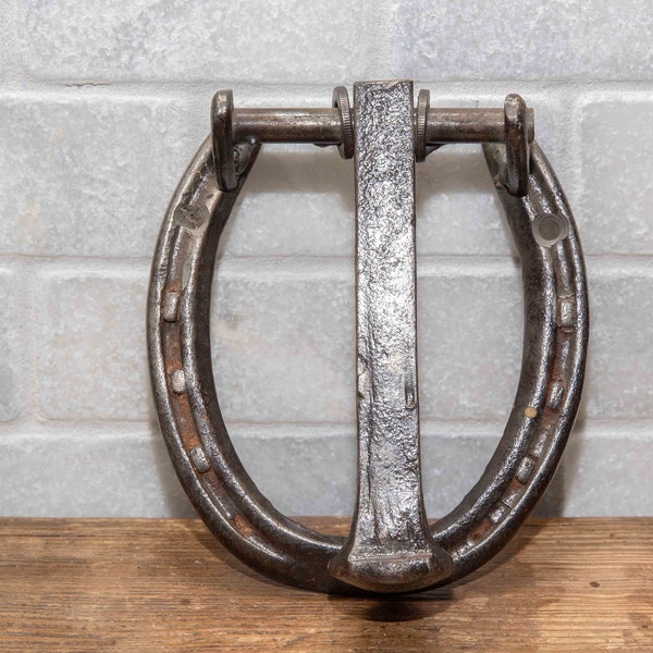Aldaba de puerta de herradura vintage con aldaba de espiga de corbata de ferrocarril rústico, rancho, granja, ecuestre, caballos