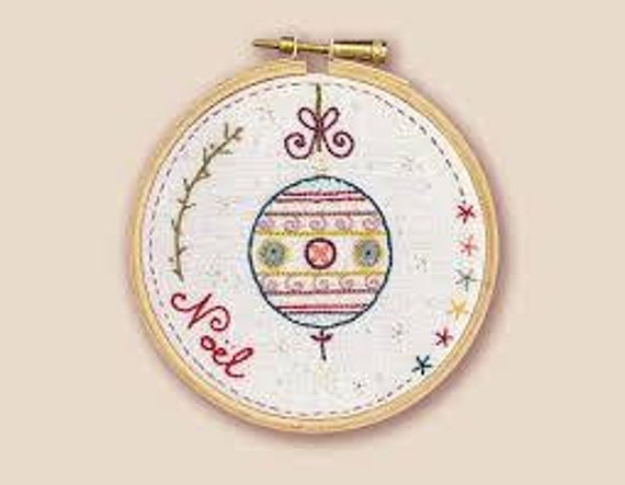 Boule De Noel Embroidery Kit By Un Chat Dans Laiguille Includes 10 Cm Hoopcda1013