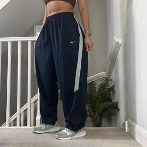 00s NIKE アクティブパンツ　トラックパンツ　ドローコード　 Y2K NIKE ナイキ 00s Y2K ナイロンパンツ トラックパンツ 紺 L