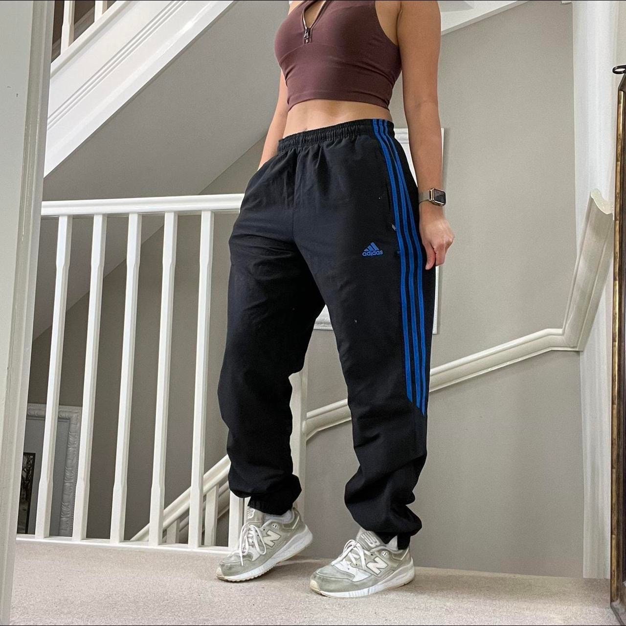  Pantalones deportivos con botones a presión y abertura lateral  para mujer, pantalones de entrenamiento elásticos con cincha, Negro - :  Ropa, Zapatos y Joyería