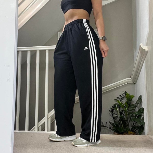 Vintage Adidas Oversized Fit Straight Wide Leg Softshell Tracksuit Bottom Track Pants Size M unisex Rare Vintage 00s Black/White colourway