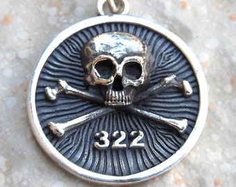 Colgante 3D de calavera y huesos de la Sociedad Secreta de Yale, hecho a mano, en plata de ley maciza 925