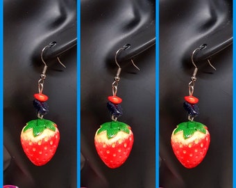 Strawberry Fruit drop dangle earrings with bead chips. Strawberry Earrings