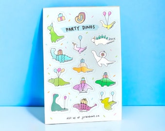 Peut inclure: Une feuille d'autocollants de dinosaures colorés avec le texte "Party Dinos" et le site Web "jscrainsbows.ca". Les autocollants représentent des dinosaures avec des chapeaux de fête, des ballons et des cadeaux.
