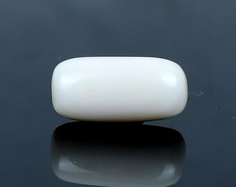 Oval vit korall ädelsten | 9,22 ct, Japan