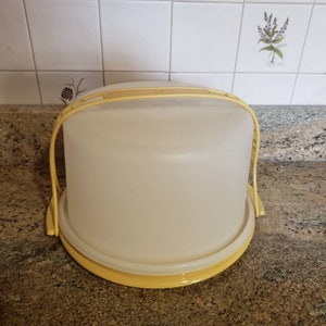 Tupperware Harvest Gold Yellow Rectangle Sheet Cake Carrier Keeper w/Handle  622