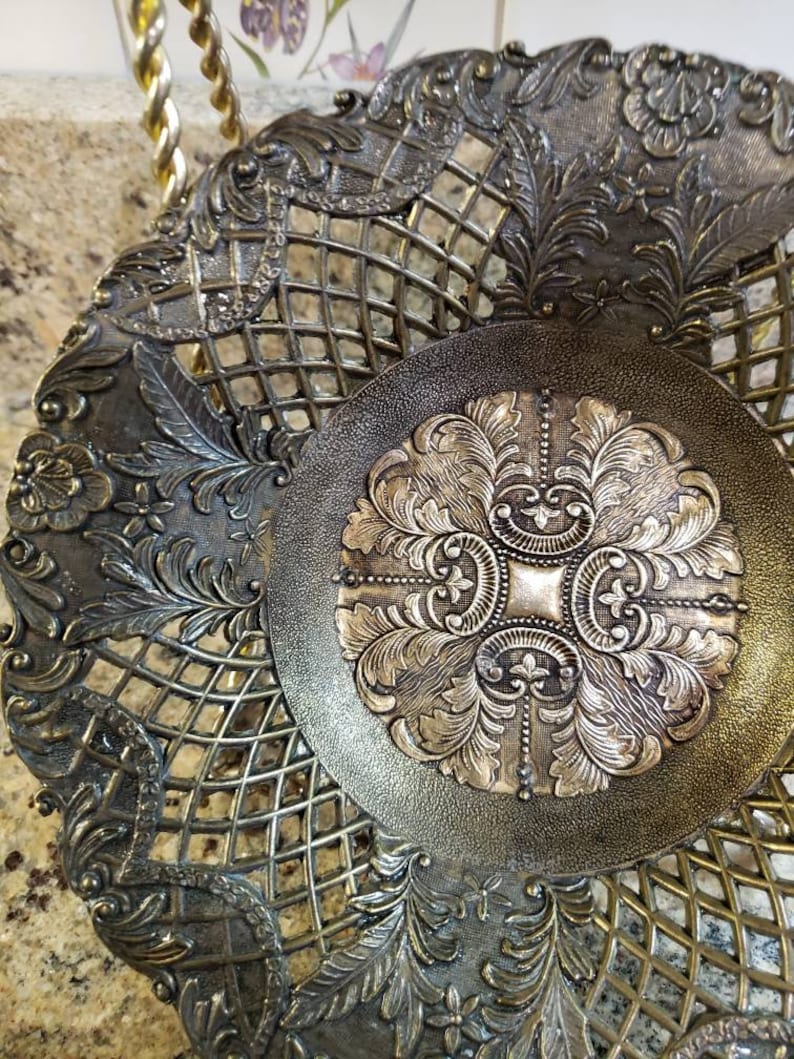 Brass embellished bowl Unique brass bowl Intricate brass decor Italian decor Entryway Brass italian bowl Scalloped brass Vintage bowl