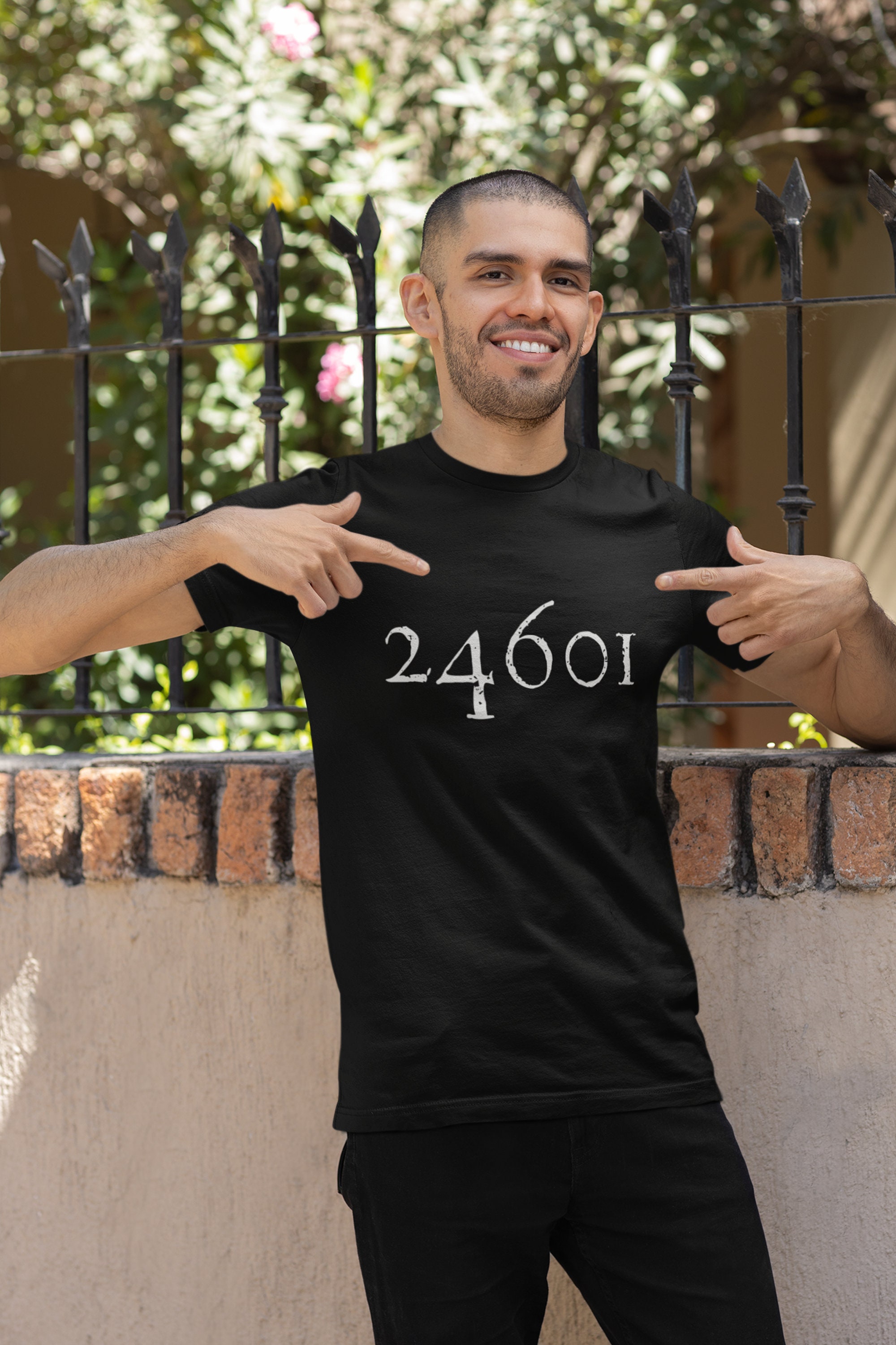 レ・ミゼラブル | ジャン・バルジャン | 囚人24601 Tシャツ レ・ミゼラブル | ジャン・バルジャン | 囚人24601 Tシャツ