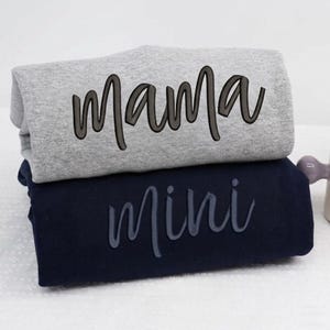 Mama mini-borduurwerkontwerpbundel, cursief schrift, bijpassende moeder babyshirts, moeder-dochter outfit, 3D bladerdeeg digitale download PES DST