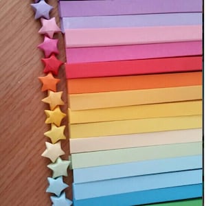 Papier origami pliant Lucky Star. 90 bandes de différentes couleurs. Activité relaxante de pleine conscience !