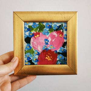 Myosotis et tulipes peinture art floral cadre or empâtement original 10 x 10 cm