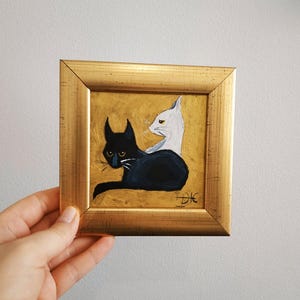 Pintura de gato en blanco y negro Arte original Arte pequeño Miniatura con marco dorado de pan de oro 4x4 pulgadas