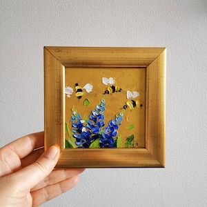 Pintura de abejas Bluebonnet Arte original Arte pequeño Miniatura con marco dorado de pan de oro 4x4 pulgadas