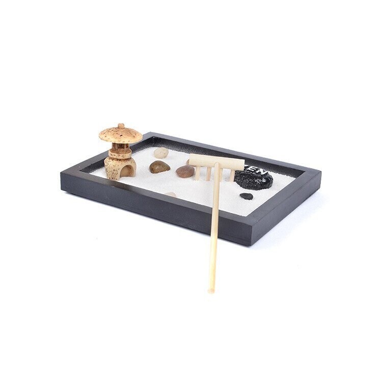 Kit Mini Jardin Zen Pour La Méditation Bureau Plateau avec Sable Blanc - Temple Résine Râteau Miniat