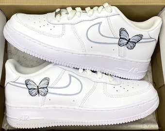 Kundenspezifische Air Force 1, grauer Schmetterling, handbemalte Schuhe, Schmetterlinge